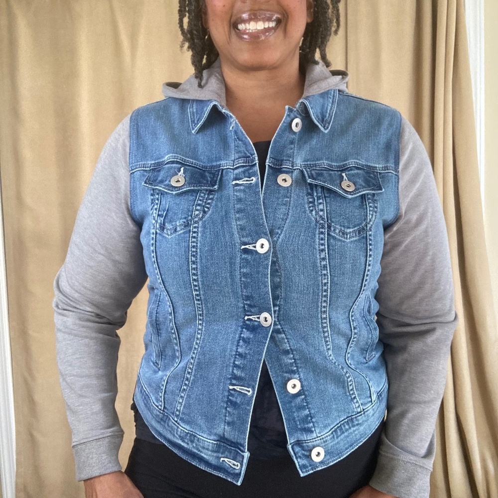 Torrid Trucker Jean Jacket with Fleece Sleeves Medium Wash, size 0X (10/…